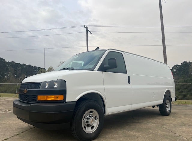 2025 Chevrolet Express Cargo WT