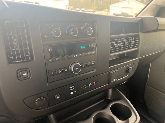 2025 Chevrolet Express Cargo WT